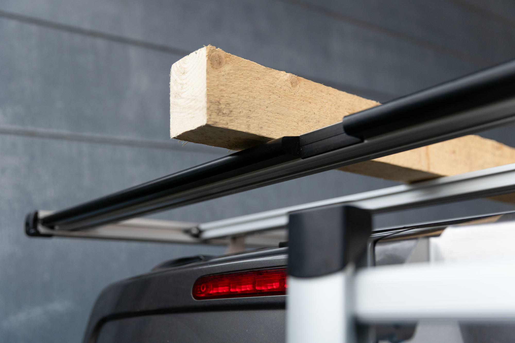 Comment charger correctement une galerie de toit utilitaire? 4 étapes simples